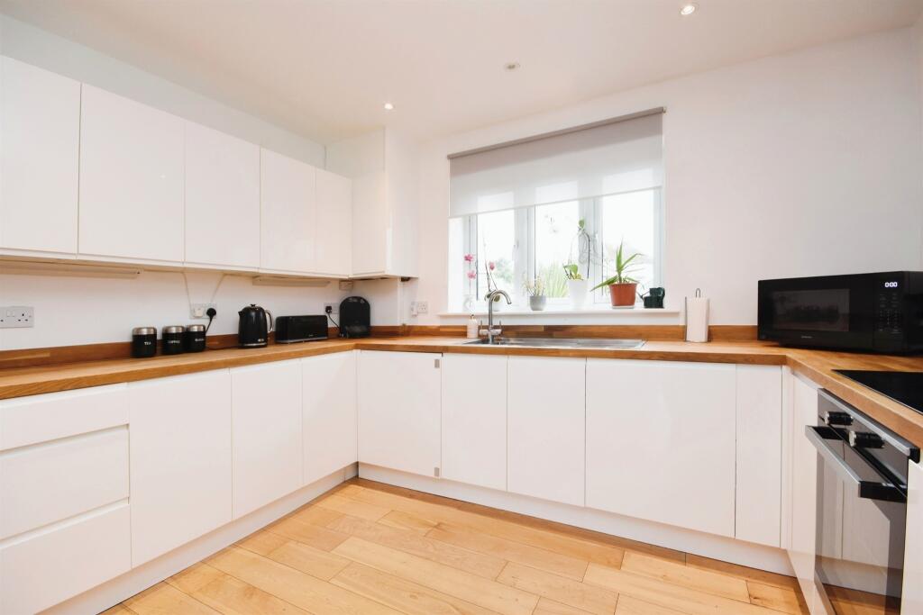 Additional property image - Danes Way, Pilgrims Hatch, Brentwood