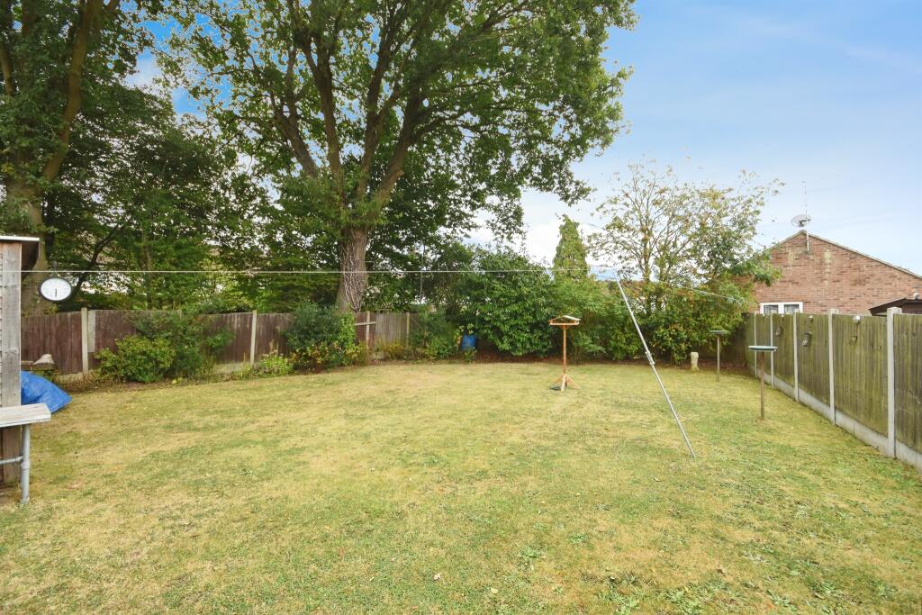 Additional property image - Danes Way, Pilgrims Hatch, Brentwood