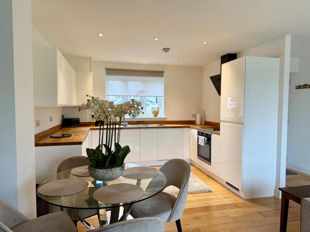Additional property image - Danes Way, Pilgrims Hatch, Brentwood