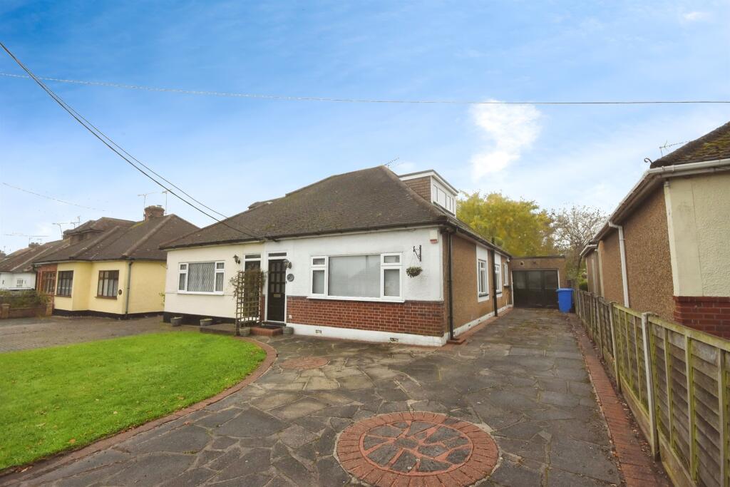 3 bedroom semidetached house for sale in Crow Green Road, Pilgrims