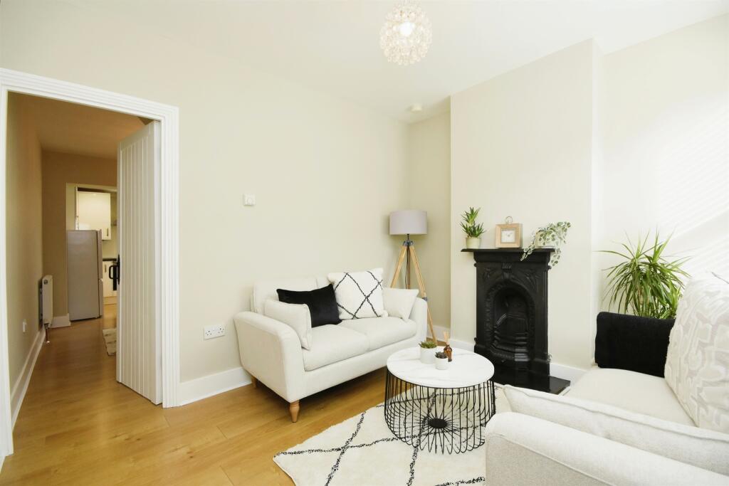 2 bedroom terraced house for sale in North Road Avenue, BRENTWOOD, CM14
