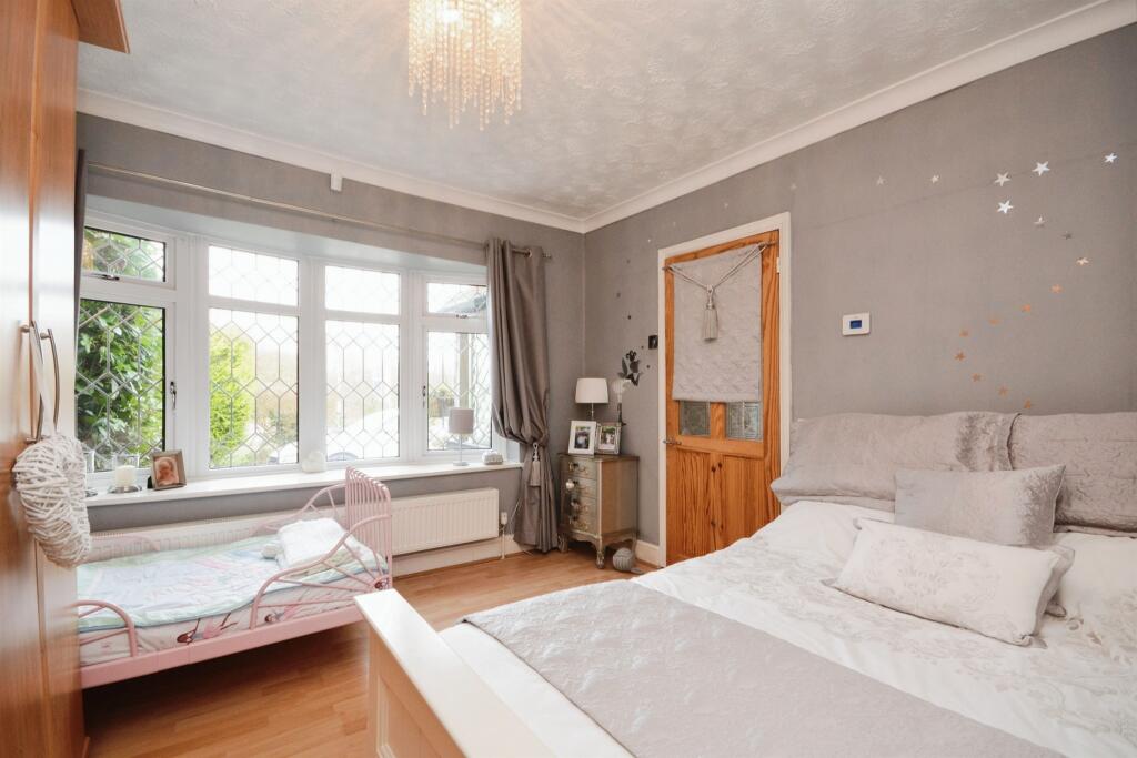 Additional property image - Deal Tree Bungalows, Doddinghurst, Brentwood
