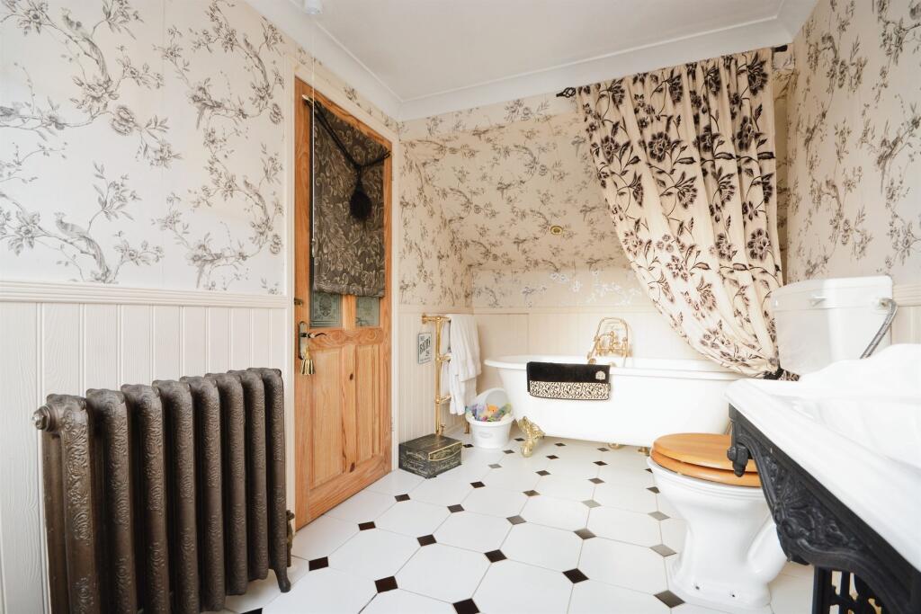 Additional property image - Deal Tree Bungalows, Doddinghurst, Brentwood