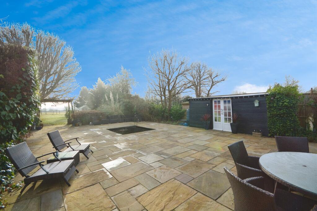 Additional property image - Deal Tree Bungalows, Doddinghurst, Brentwood