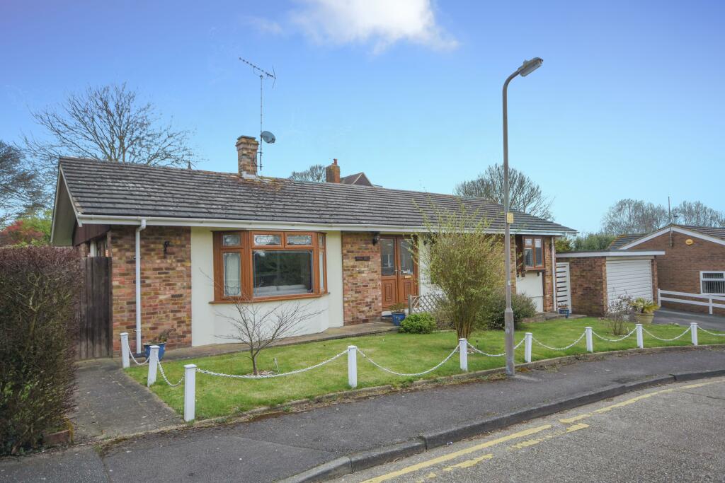 3 bedroom detached bungalow for rent in Lewis Close, Shenfield, CM15