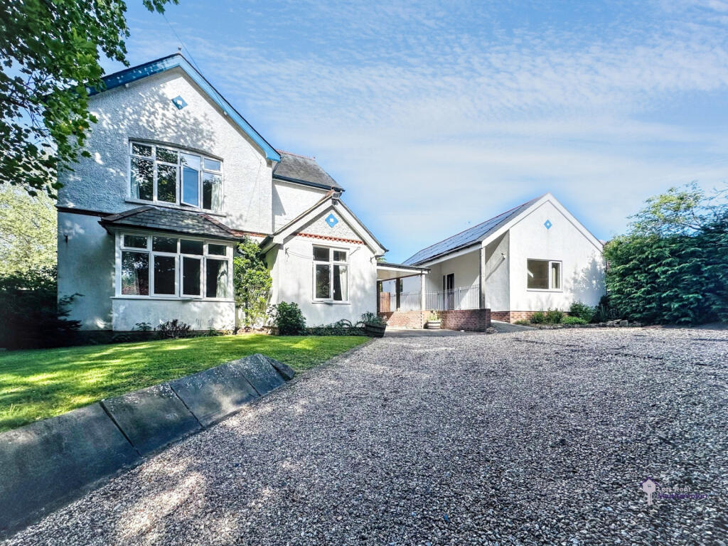 Main image of property: Botley Road, Burridge