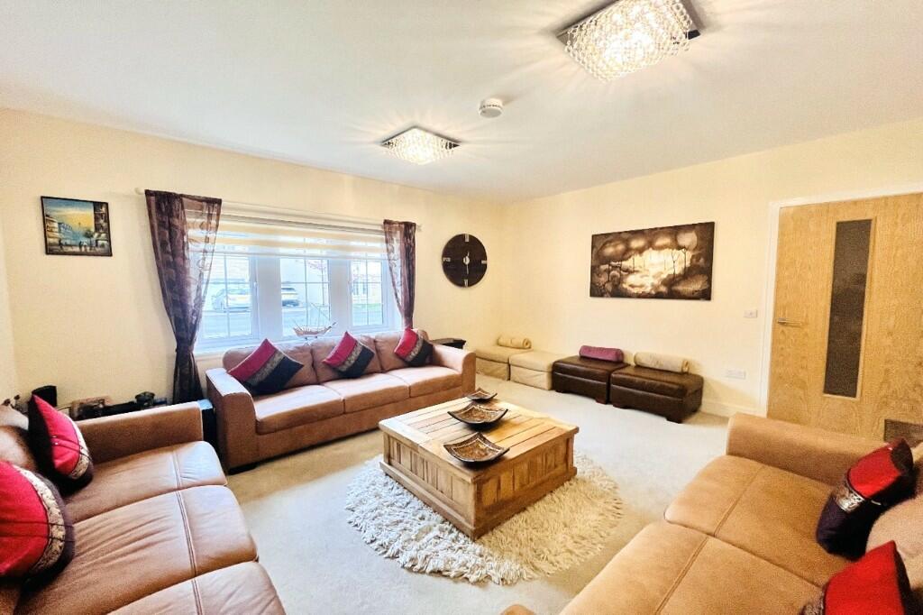 5 bedroom detached house for sale in Crosshill Road,