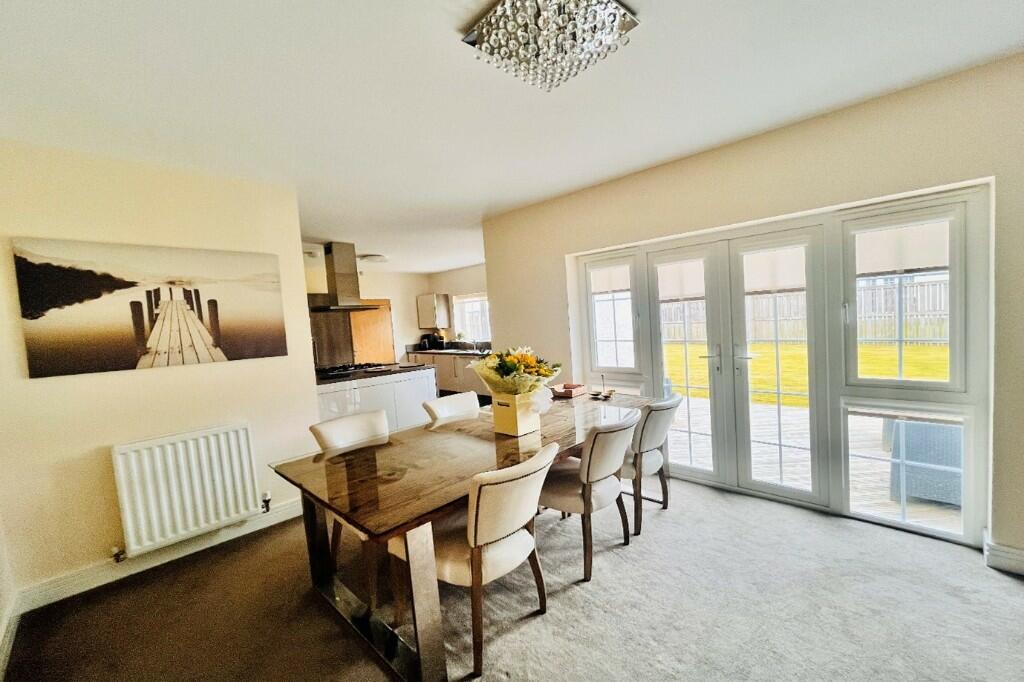 5 bedroom detached house for sale in Crosshill Road,