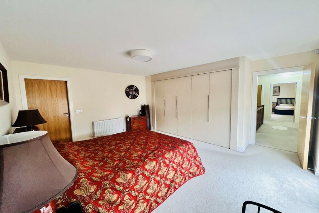 5 bedroom detached house for sale in Crosshill Road,