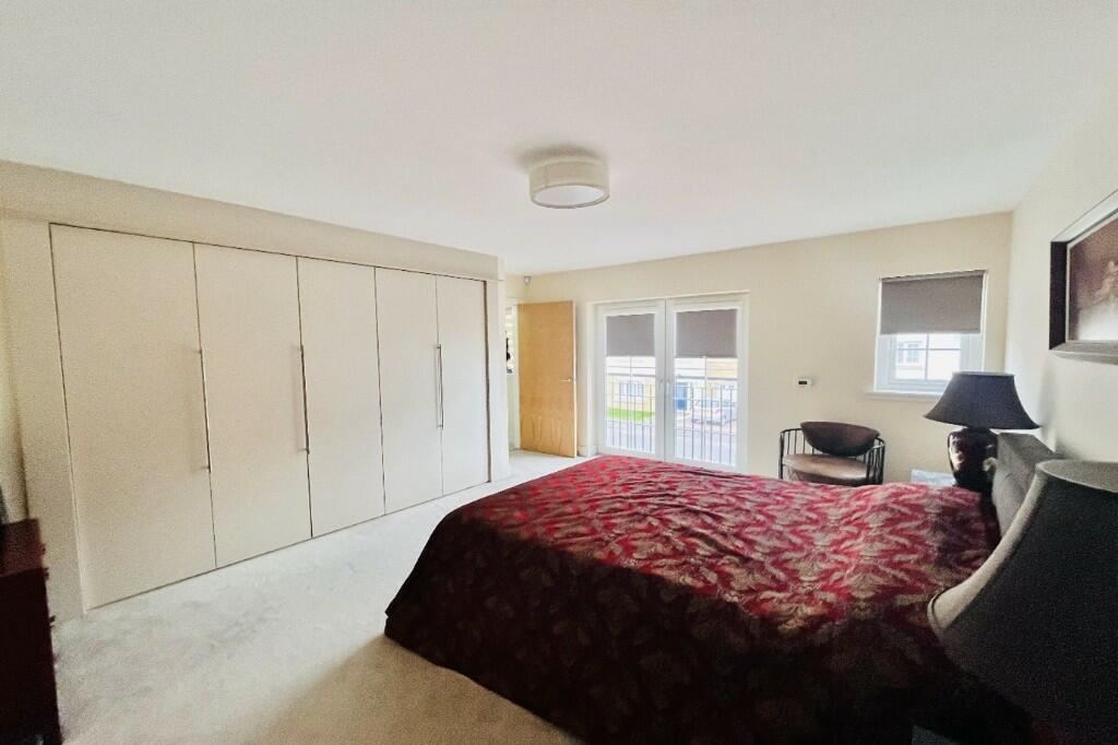 5 bedroom detached house for sale in Crosshill Road,