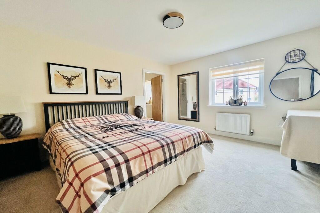 5 bedroom detached house for sale in Crosshill Road,