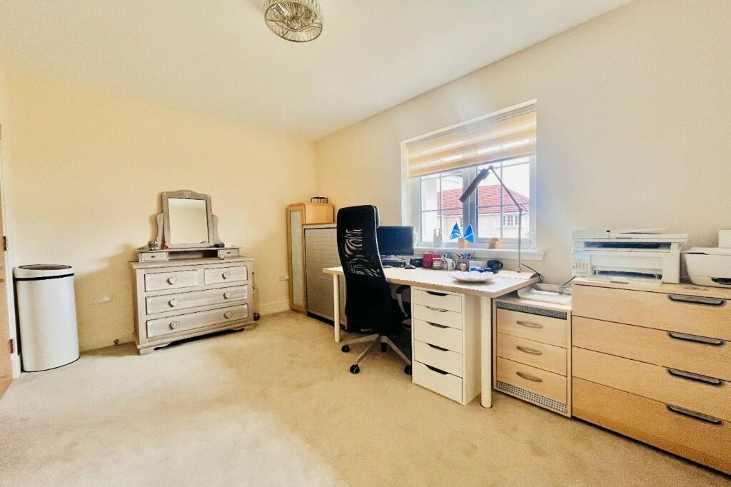 5 bedroom detached house for sale in Crosshill Road,