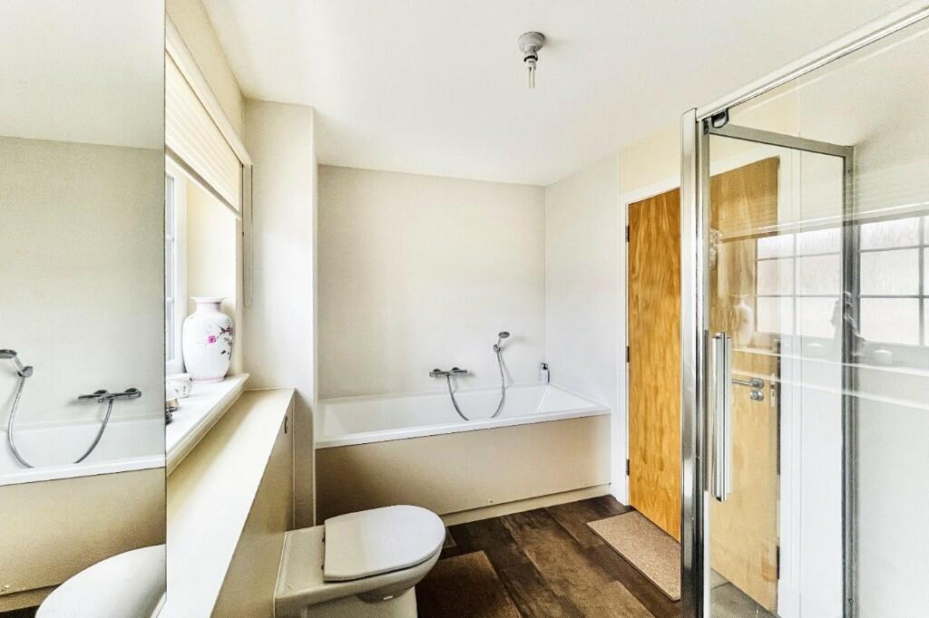 5 bedroom detached house for sale in Crosshill Road,