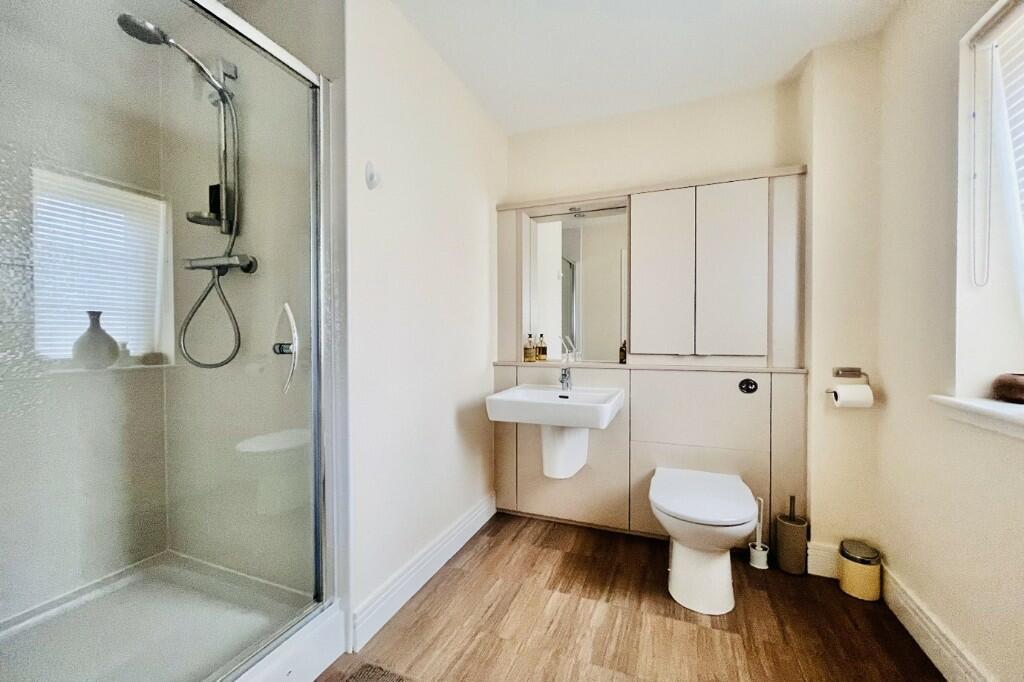 5 bedroom detached house for sale in Crosshill Road,