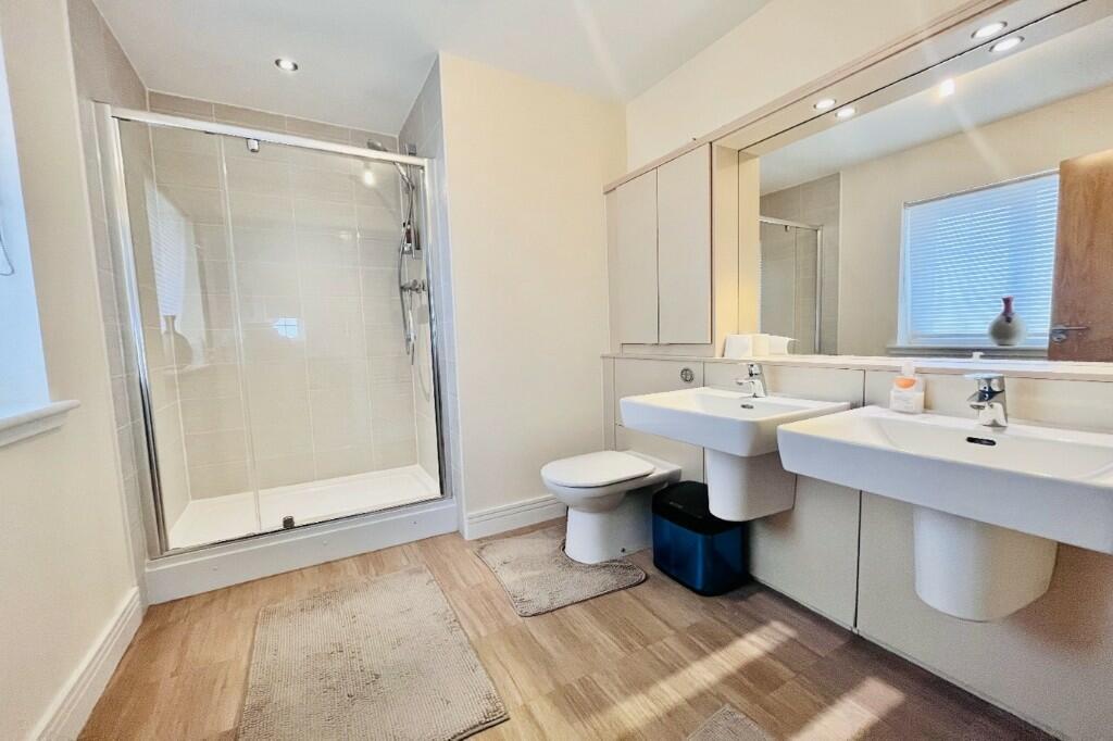 5 bedroom detached house for sale in Crosshill Road,