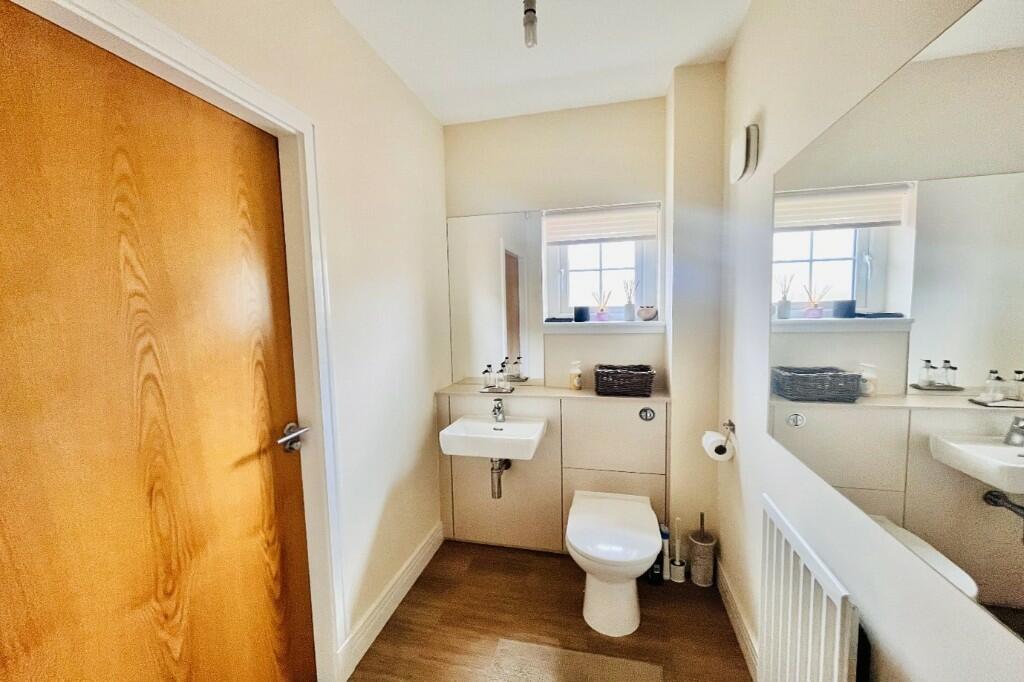 5 bedroom detached house for sale in Crosshill Road,