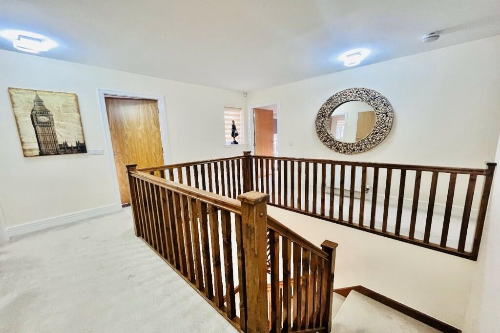 5 bedroom detached house for sale in Crosshill Road,