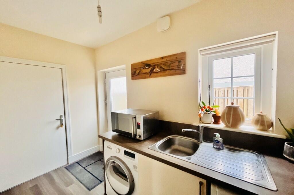 5 bedroom detached house for sale in Crosshill Road,