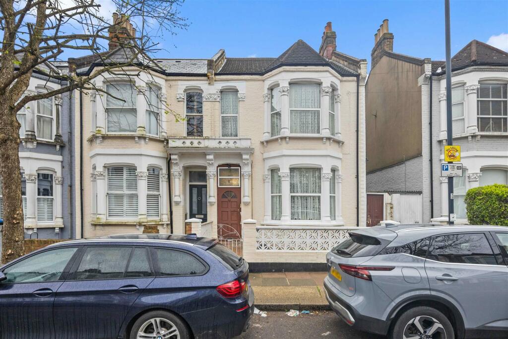 4 bedroom end of terrace house for sale in Mortimer Road, London, NW10