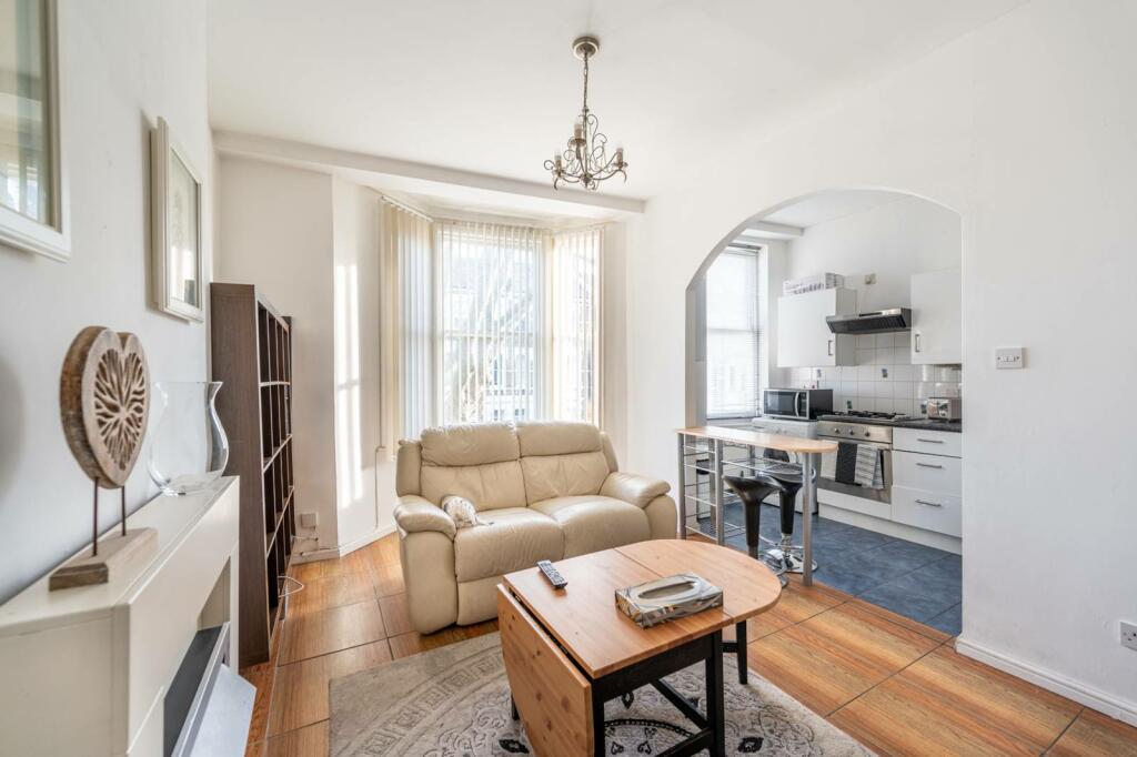 2 bedroom flat for sale in Ashmore Road, Maida Vale, London, W9