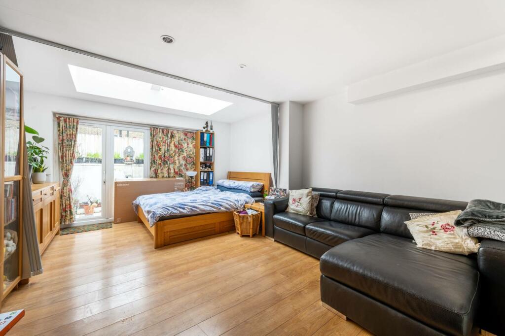 3 bedroom terraced house for sale in Shirland Mews, Maida Vale, London, W9