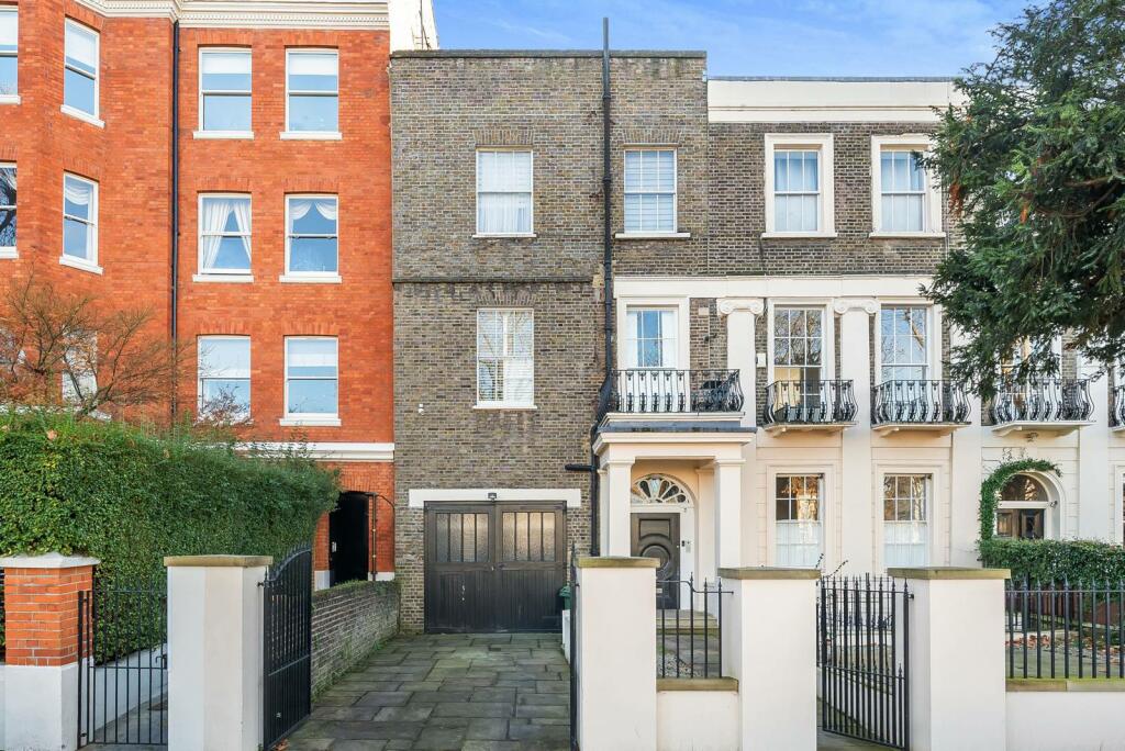 2 bedroom flat for sale in Maida Avenue, Little Venice, London, W2