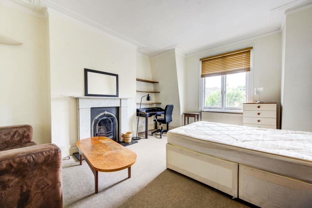 3 bedroom flat for rent in Castellain Road, Maida Vale, London, W9