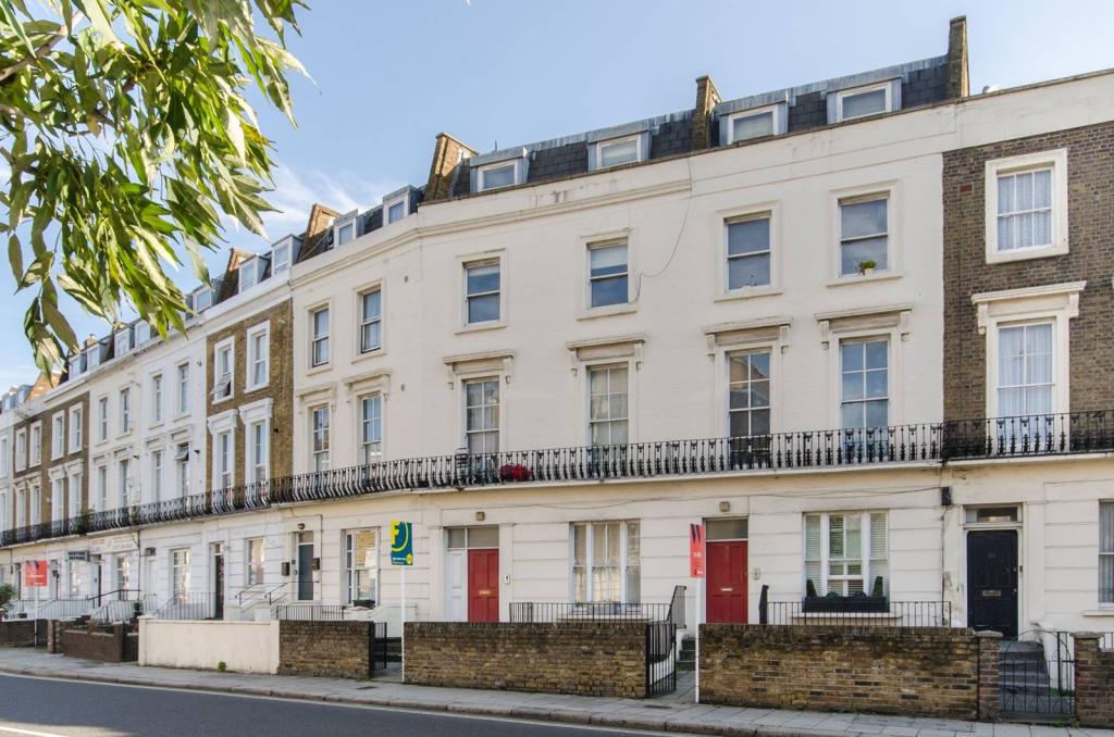 3 bedroom flat for sale in Great Western Road, Westbourne Park, London, W9