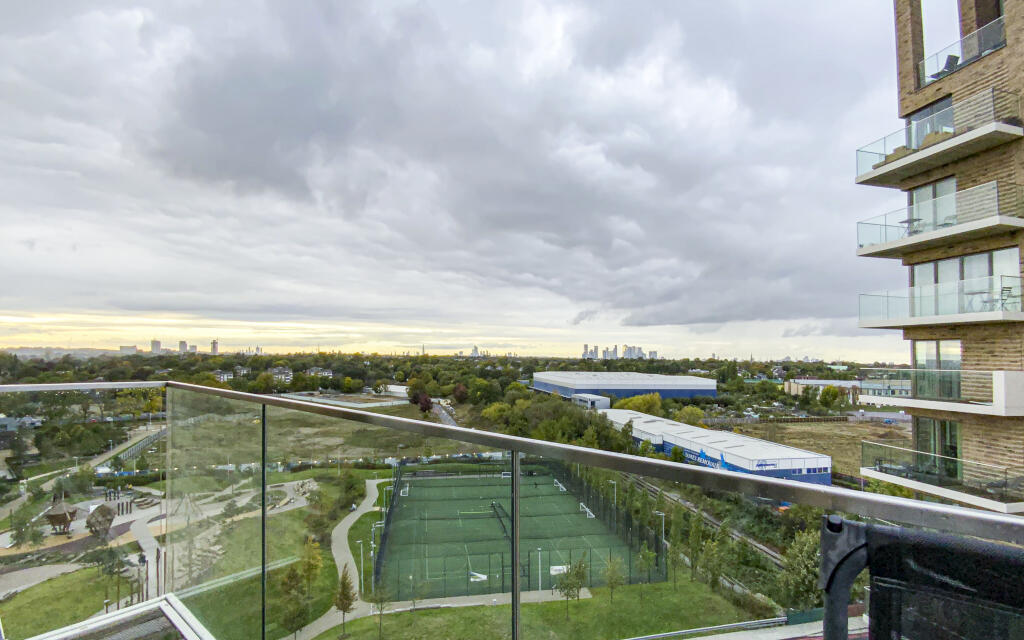 2 bedroom apartment for sale in Kidbrooke Park Road, Kidbrooke Village