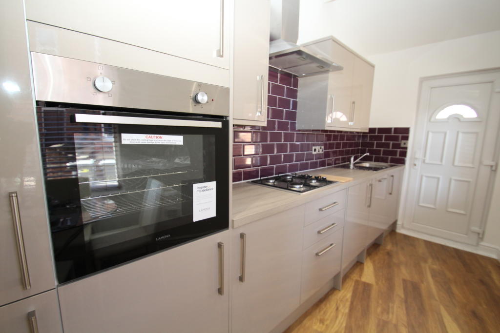 3 bedroom end of terrace house for rent in Norwood Terrace, Hyde Park, Leeds, LS6