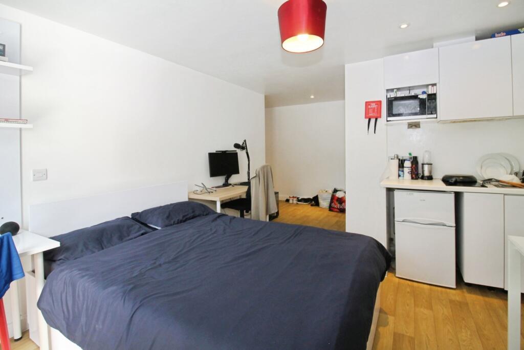 Main image of property: BILLS INCLUDED - The Pavilion, Headingley, Leeds, LS6