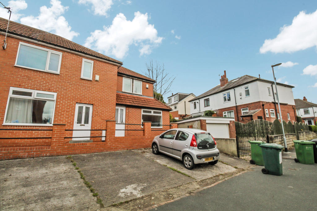 4 bedroom terraced house for rent in Canterbury Drive, Headingley, LS6