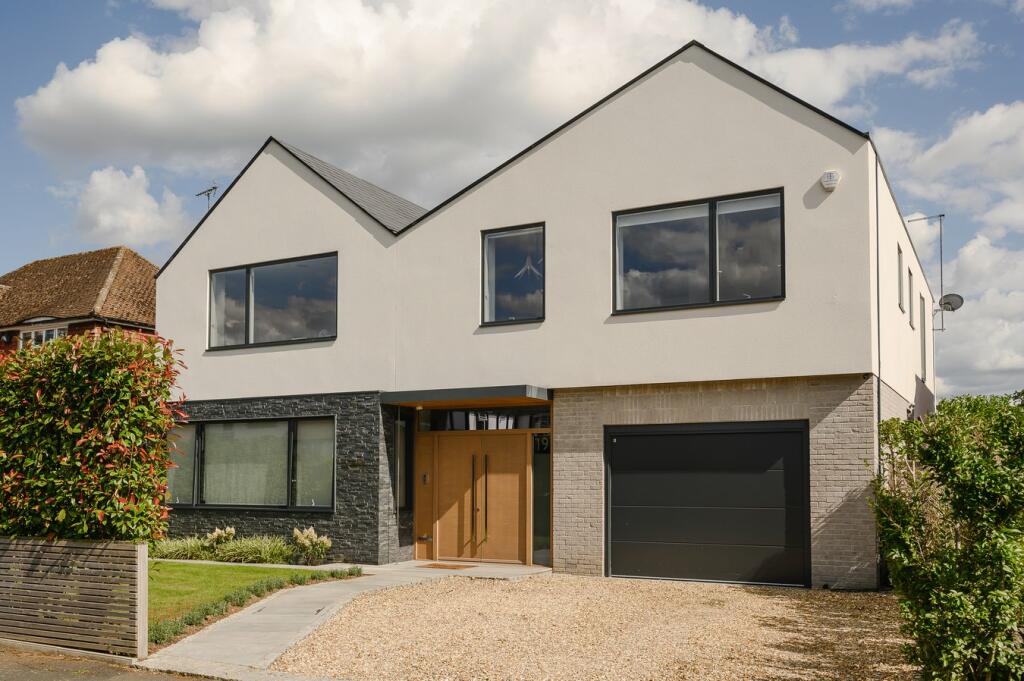 5 bedroom detached house for sale in Charlwood Drive, Oxshott
