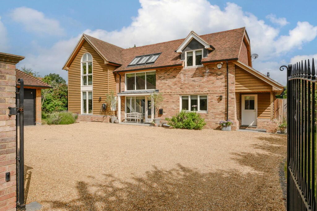 4 bedroom detached house for sale in Oak Grange Road, West Clandon