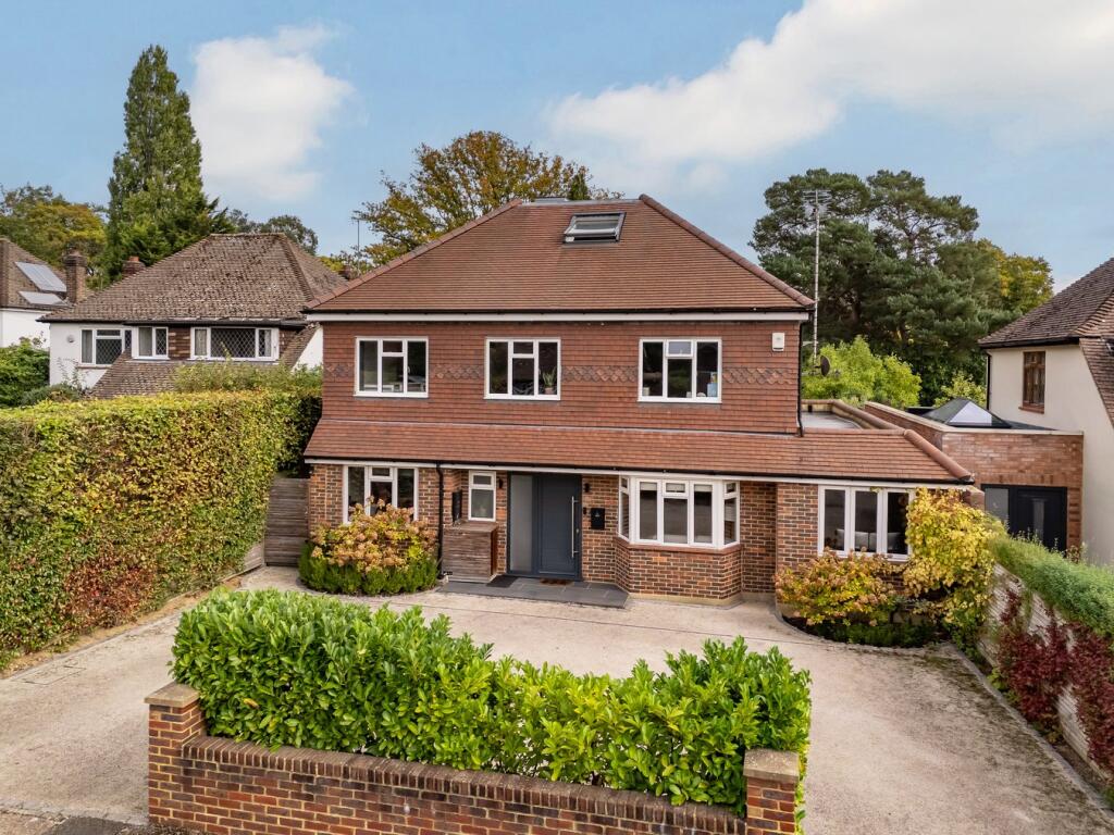 Main image of property: Twinoaks, Cobham, KT11