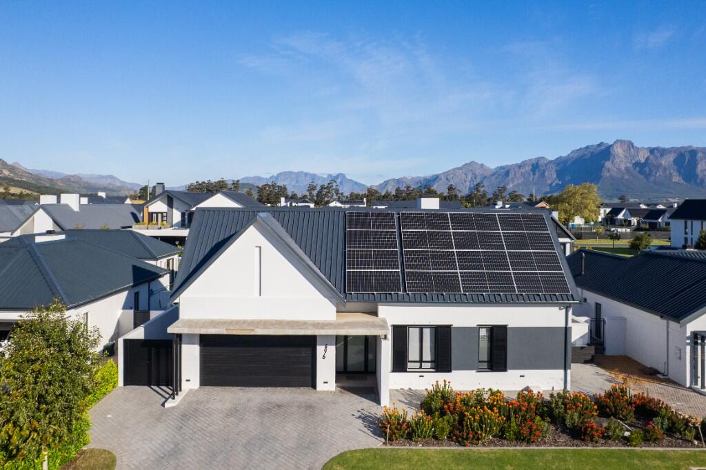 Main image of property: Paarl, Western Cape