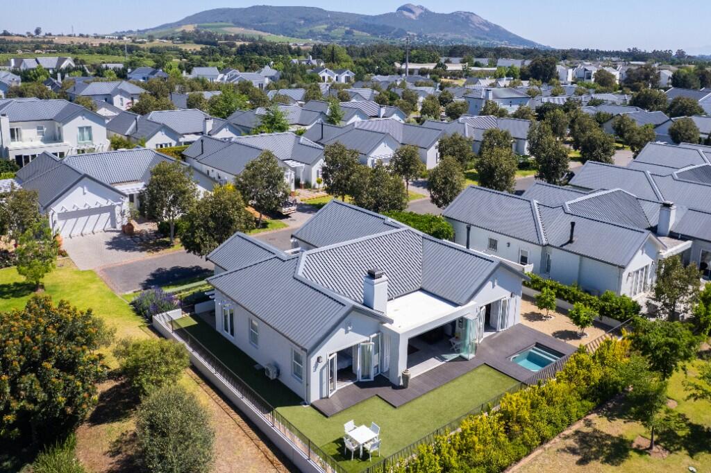 Main image of property: Paarl, Western Cape