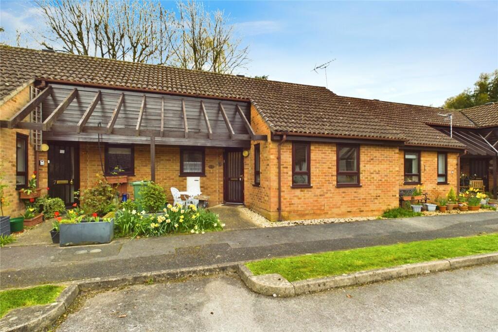 1 bedroom bungalow for sale in Heath Court, Baughurst, Tadley