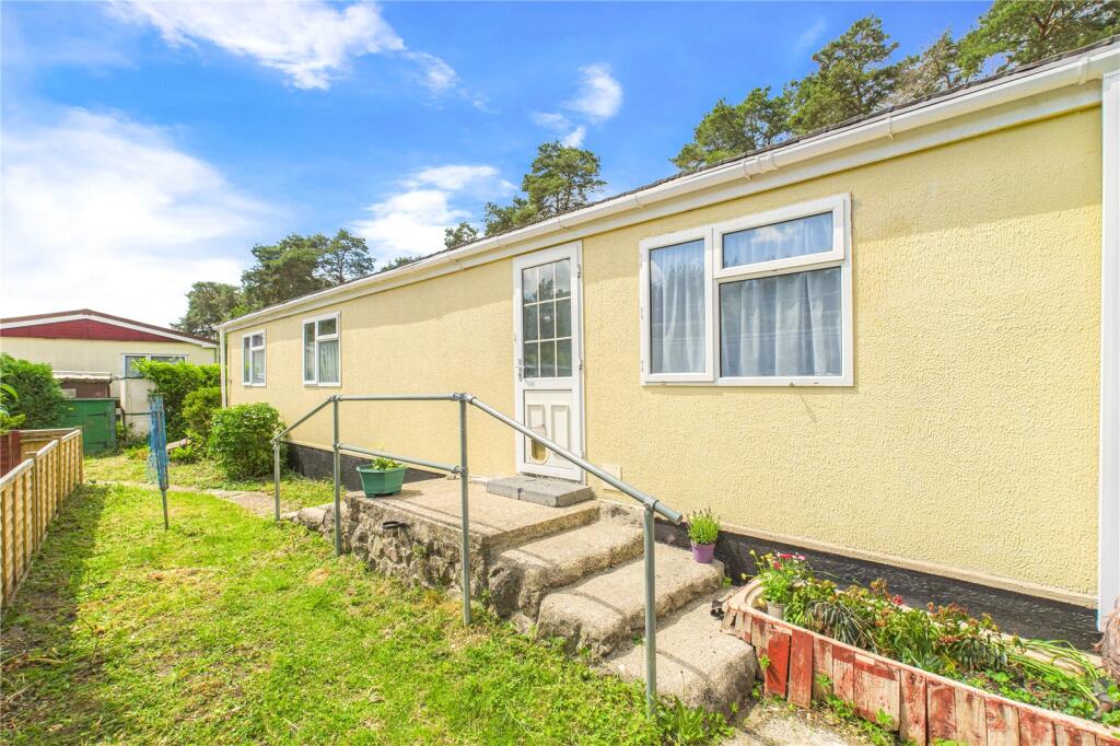 Main image of property: Pinelands Mobile Home Park, Padworth Common, Reading, Berkshire, RG7