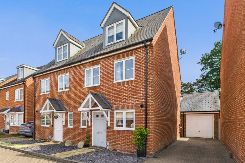 Main image of property: Royal Gardens, Tadley, Hampshire, RG26