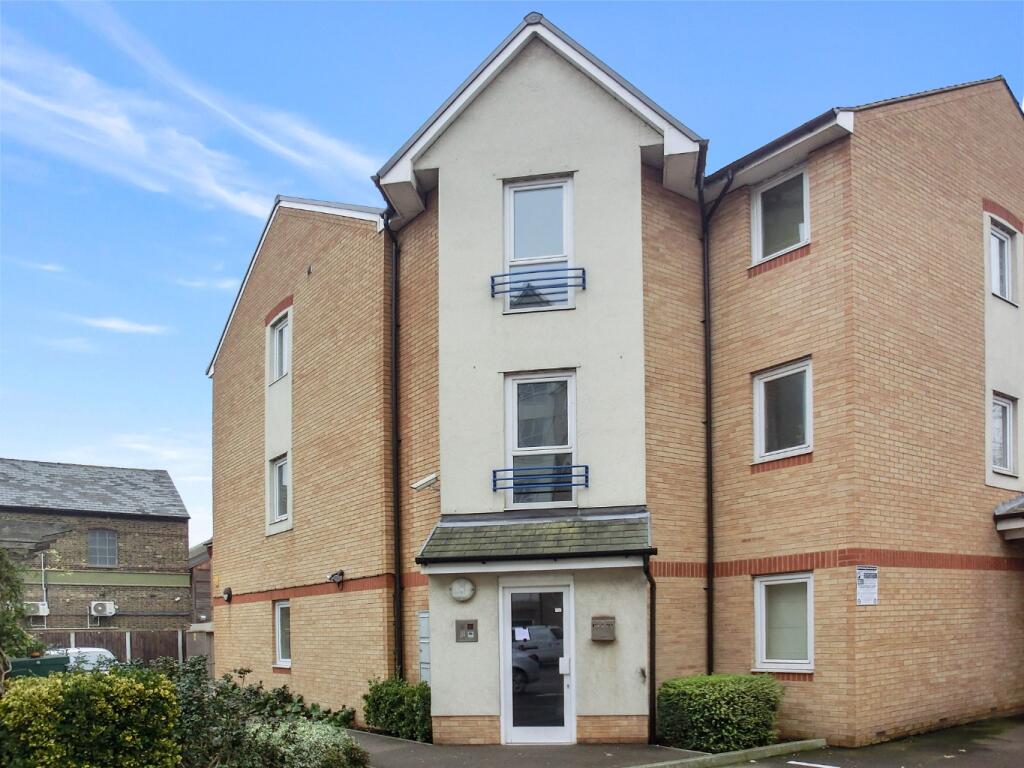 Main image of property: Fairfield Square, Stuart Road, Gravesend, Kent, DA11 0DT
