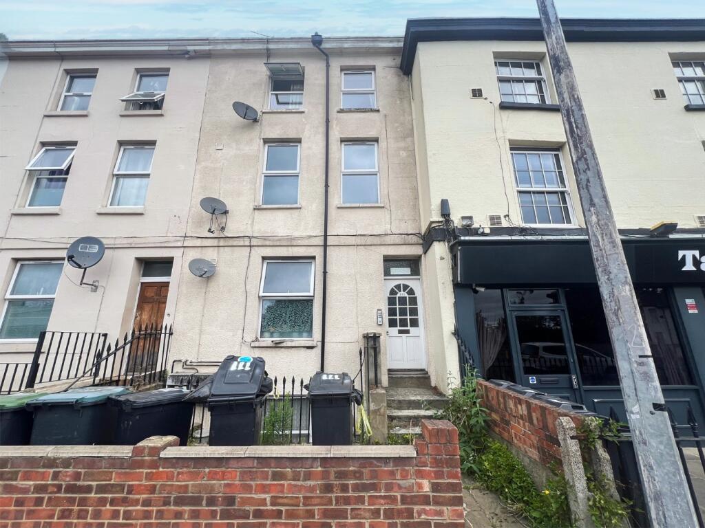 Main image of property: 111 London Road, Northfleet, Gravesend, Kent, DA11 9LZ