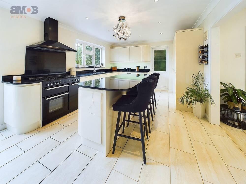 Main image of property: Main Road, Hawkwell, Essex, SS5 4EQ