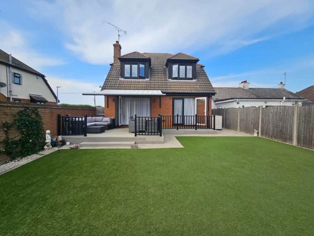 Main image of property: Farm View, Rayleigh, Essex, SS6 9PT