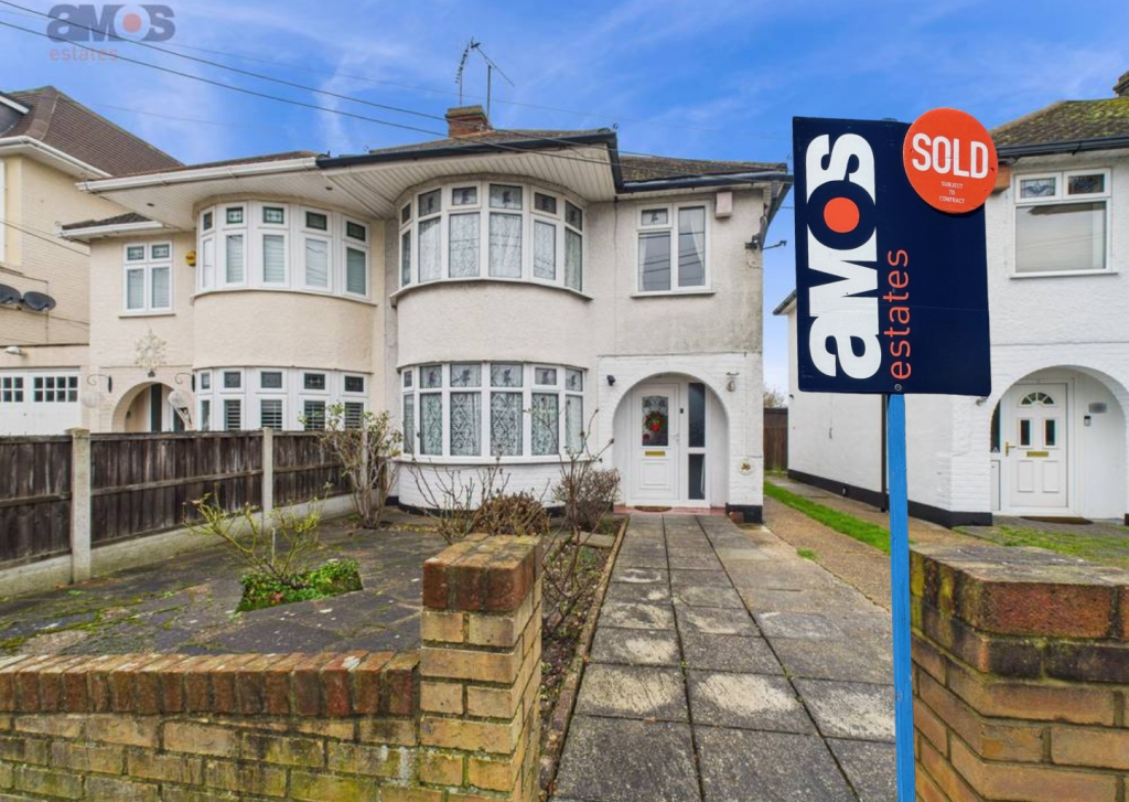 Main image of property: Broad Parade, Hockley, Essex, SS5 5DA