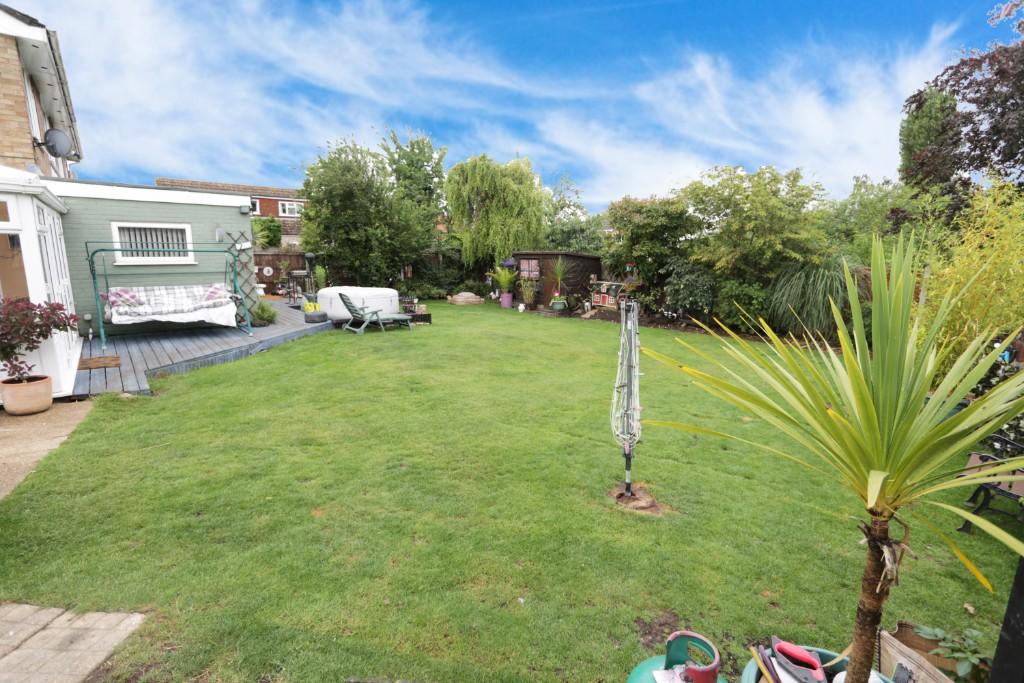 4 bedroom semidetached house for sale in Blenheim Close, Hockley