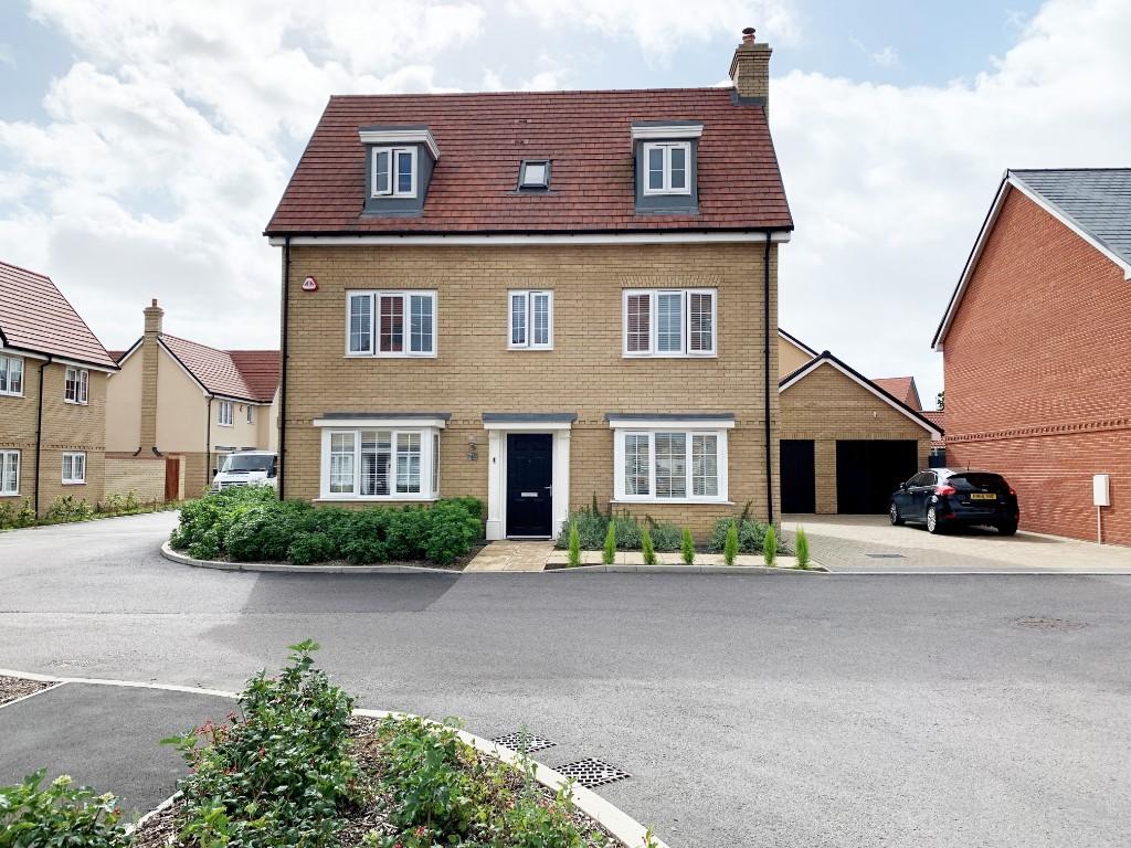 5 bedroom detached house for sale in Charles Crescent, Rochford, Essex, SS4