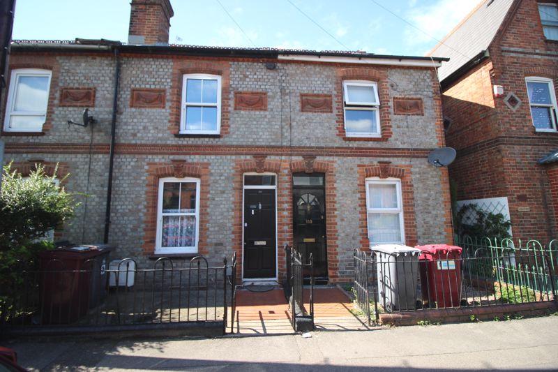 2 bedroom terraced house for sale in Elgar Road, Reading, RG2