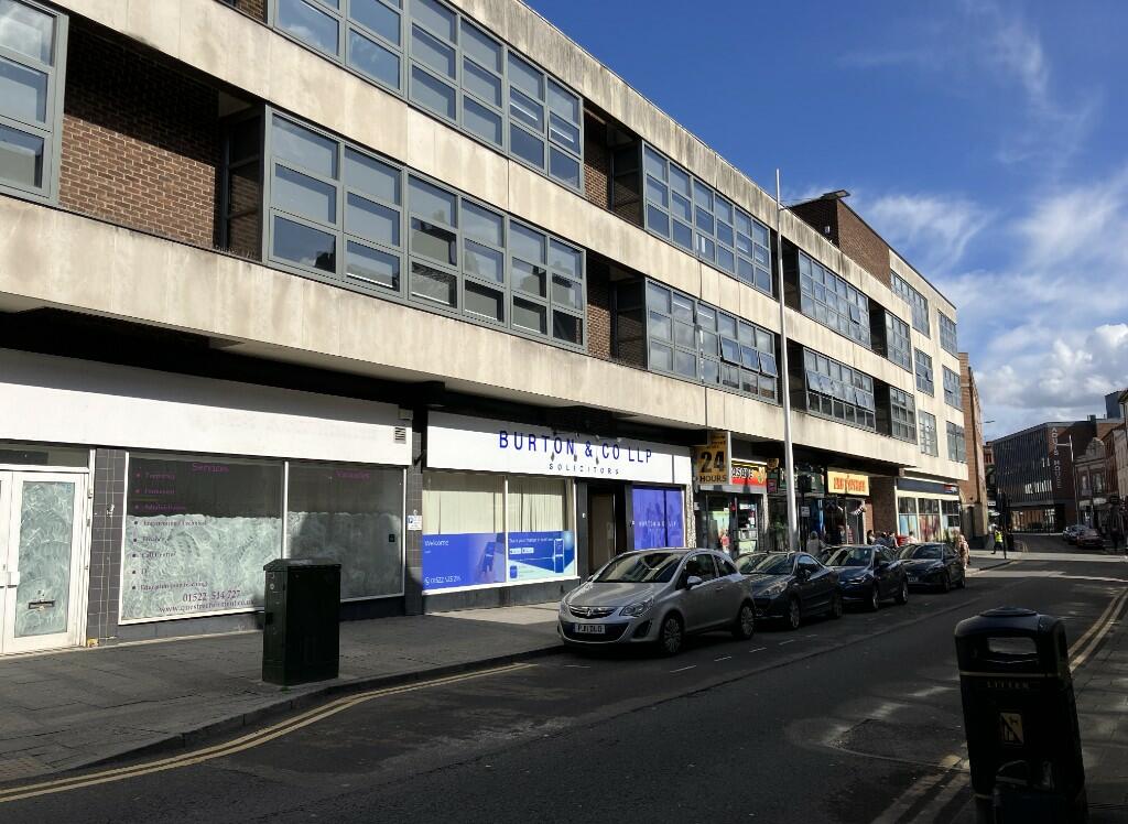 High street retail property to lease in Corporation Street