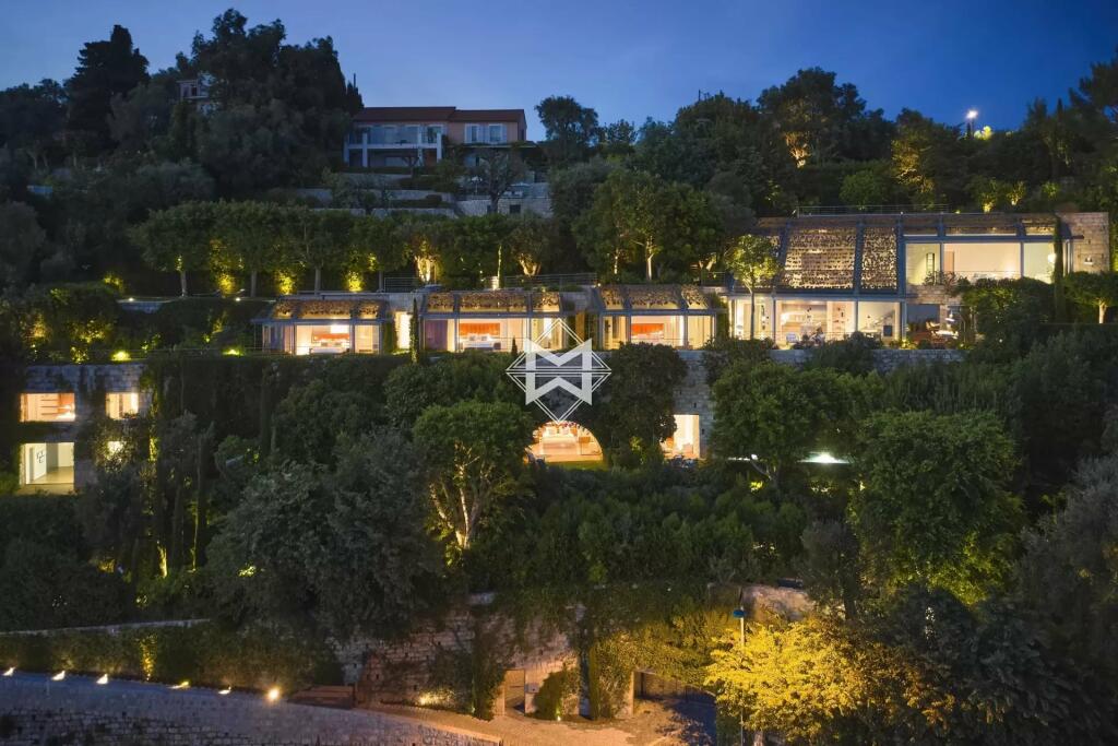 6 bed Villa for sale in Provence-Alps-Cote...